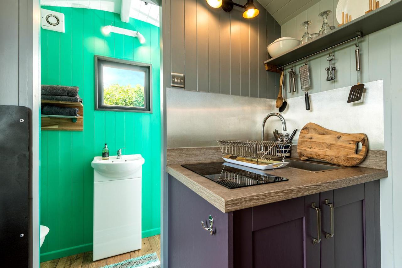 The Big Cwtch Shepherd'S Hut Kidwelly Exteriör bild