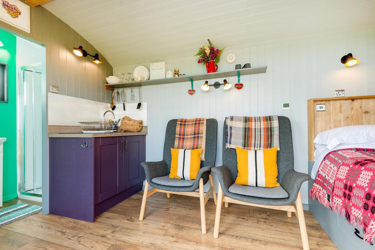 The Big Cwtch Shepherd'S Hut Kidwelly Exteriör bild
